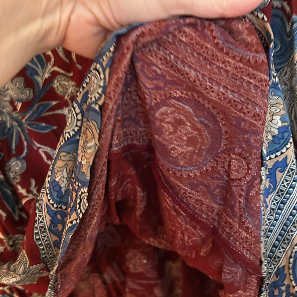Lucky Brand Blouse Women’s Size XL Burgundy Flowers 100%Viscose Long Sleeve. - Picture 5 of 9